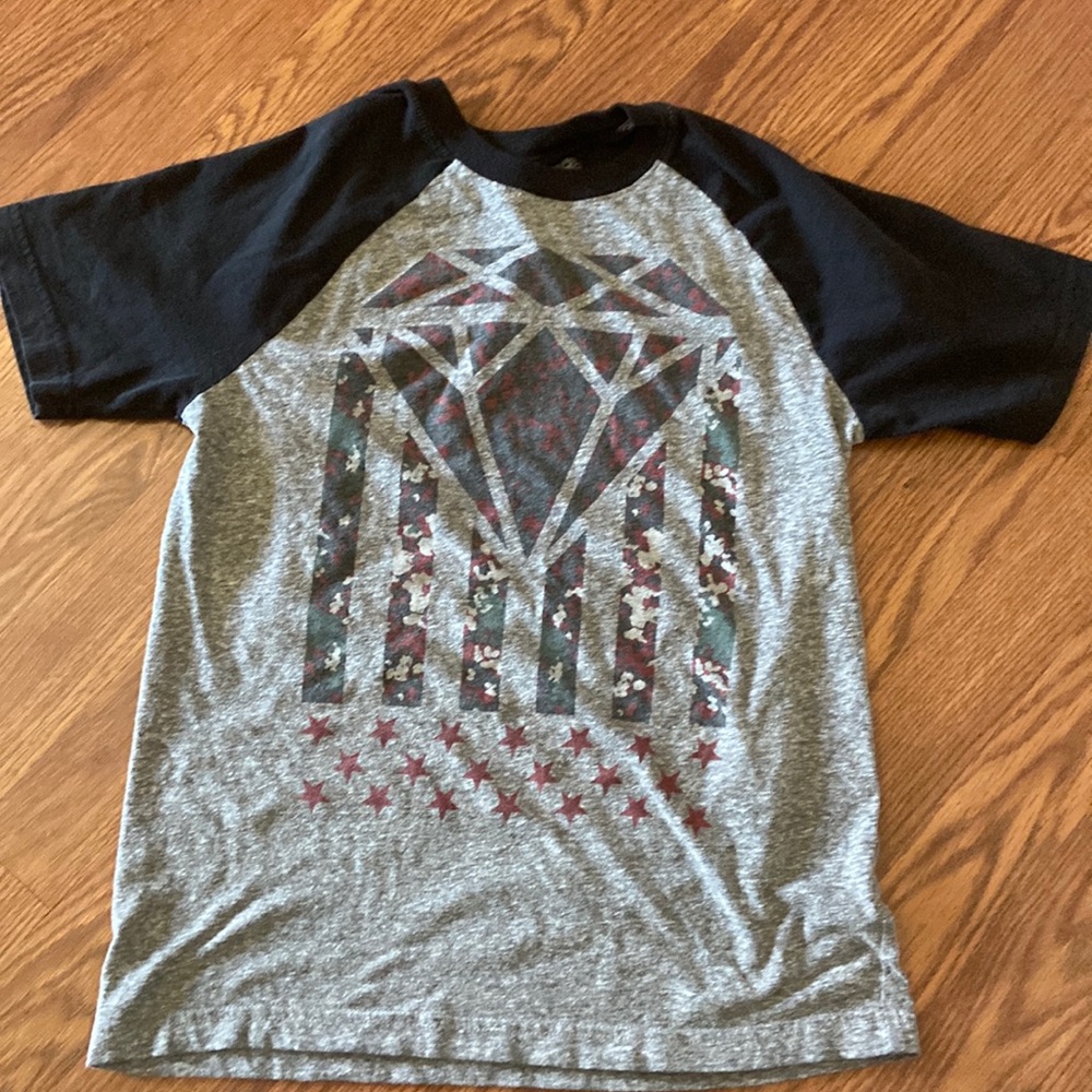 4 boys size large T-shirts, Kentucky shirt is a men’s small